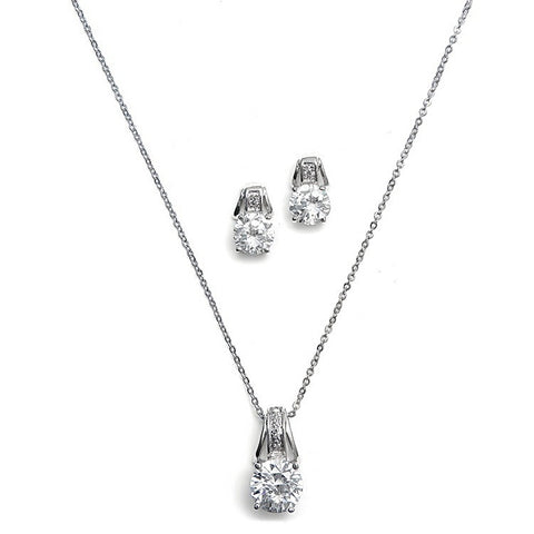 Fully adjustable pearl necklace set made from cubic zirconia crystals and high quality simulated pearls, the pendant measures 2cm and the earrings are 1.5cm long.