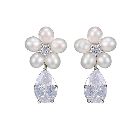 Crystal and pearl earrings made with freshwater pearls and high quality cubic zirconia crystals on a rhodium plated finish, they measure 2.7cm. 