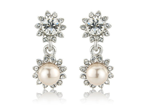 Crystal and pearl earrings made with cubic zirconia and Swarovski crystals married with ivory pearls, they have a drop of 2.5cm