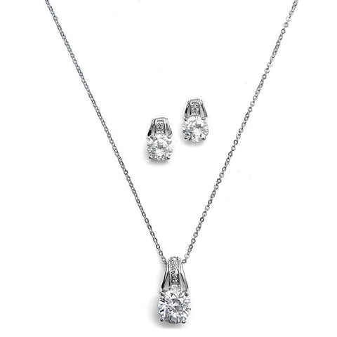 Fully adjustable pearl necklace set made from cubic zirconia crystals and high quality simulated pearls, the pendant measures 2cm and the earrings are 1.5cm long. 